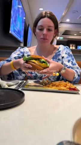 Honestly? One of my favorite meals on the honeymoon 😂🍔. #honeymoon #burger #florida #justmarried #newlywed 