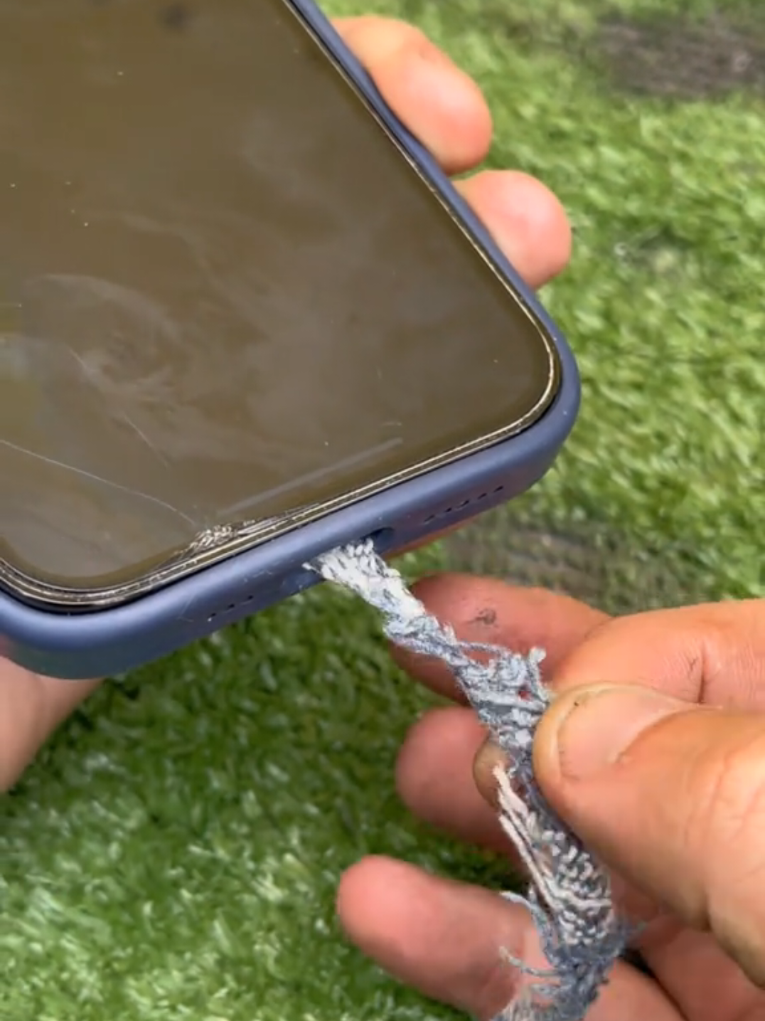 The trick that brought my phone back to life Smart and easy #USA #TechHack #DIYFix 