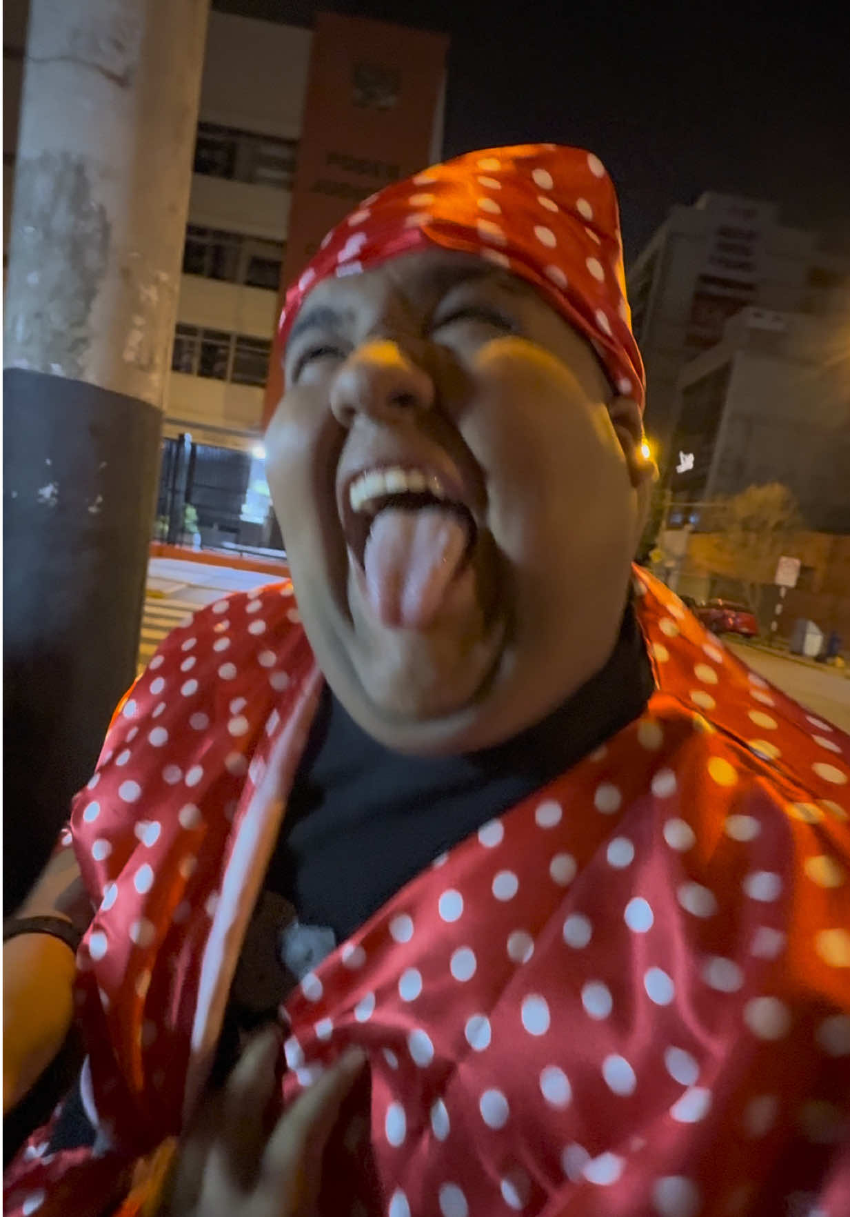 ANTICUU.. QUE HACES ACÁ😤😤 YA SABES DONDE UNIRTE 🤪 LINK EN MI PERFIL 🥸 #fyp #lasjijas #kingleon #anticuchos #peru 