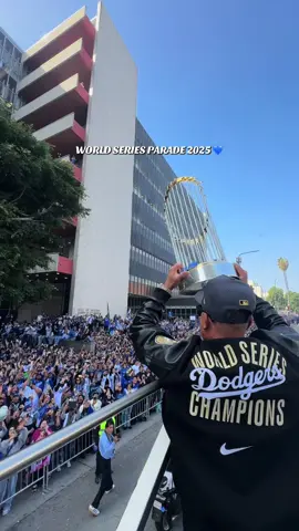 Holywood loves a sequel 💍🏆 #backtoback #WorldSeries #worldserieschamps #dodgers #losangeles