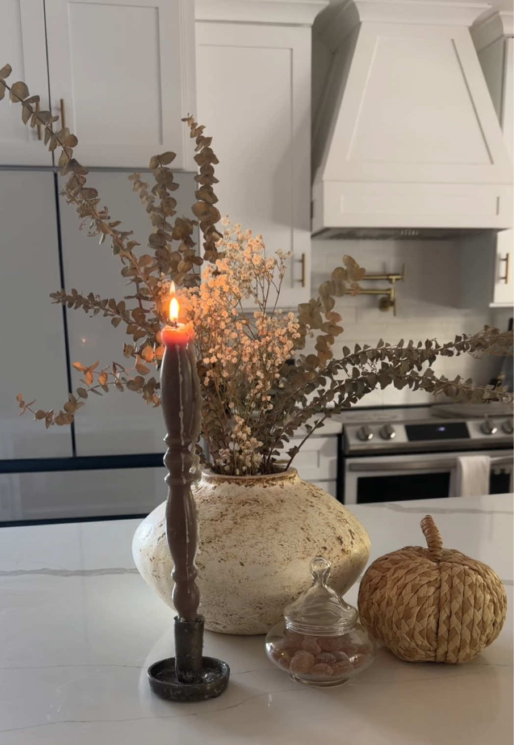 Halloween ➝ Fall reset 🍂✨ Transforming my space and making it extra cozy again. Boost this so I can partner with the cutest home decor brands 👀🧡 #fallhomedecor #cozyvibesonly #homedecortok #fallreset #decorinspo 