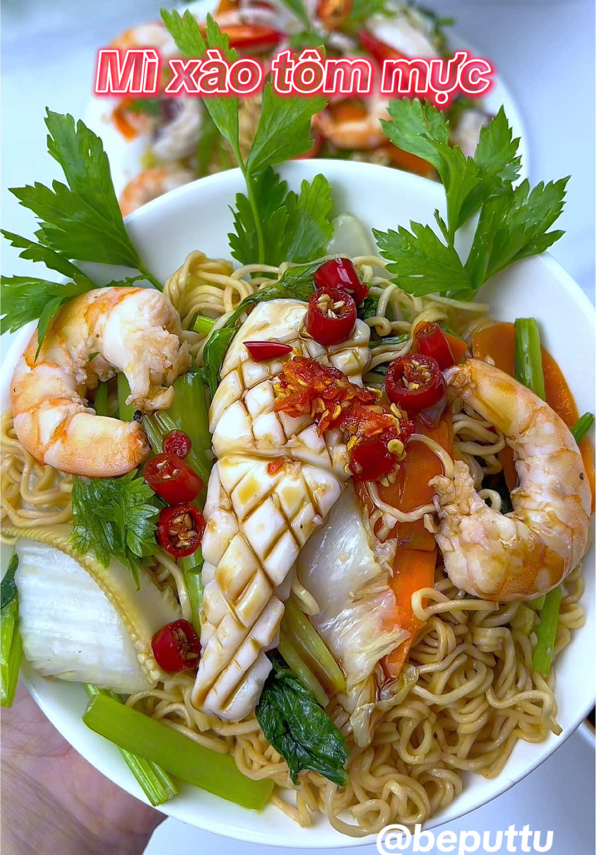 Có tôm có mực thì tư xào mì ! Mời cả nhà dùng với em nha.#beputtu #ancungtiktok #xaykenhtiktok #mixao #tommuc 