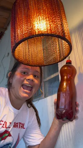 Lámpara hecha reutilizando botellas de color ámbar#sustentabilidade 