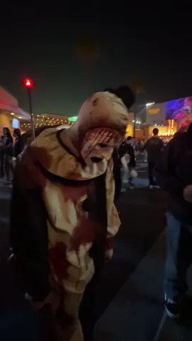 Art the diva 🌻🌻#hhn #terrifierclown 