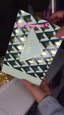 I’ve been wanting this Prada fragrance, got it for my early birthday gift from me to me ᥫ᭡. #prada #pradaparadoxe #fragrance #fyp 