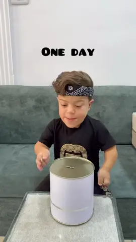 ‏لما يروح على مطعم راقي يحيى الزعبي😂😂😂 #يحيى_ال