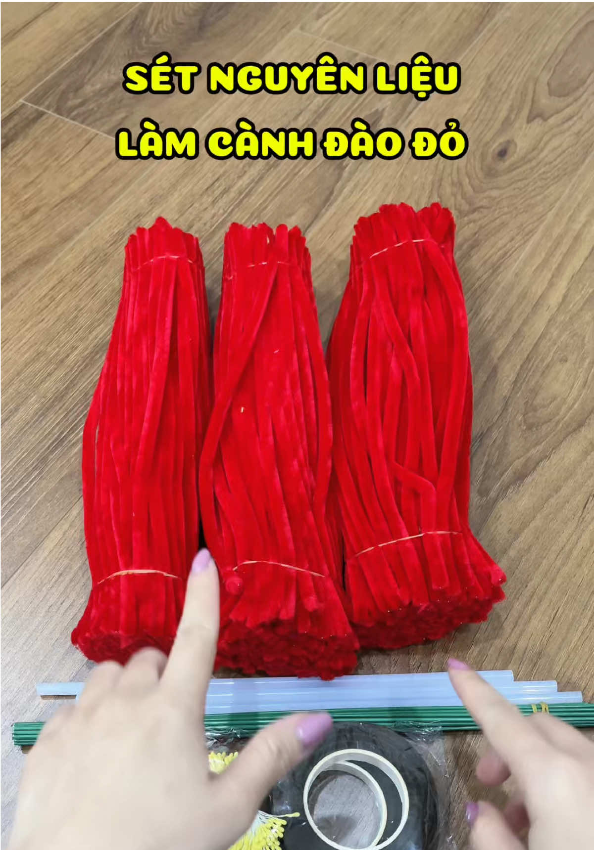 Sét nguyên liệu làm được 20 cành hoa đào đỏ nha . Đặt đơn xong nhắn e để e thêm vaof nhóm làm hoa 🌺 nhé #vyvydaily #viraltiktok #kemnhunglamhoa #lamhoabangkemnhung 