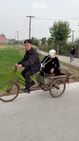 #Funny #KuaiLongFunnyVideos #FunnyBehaviorsAwards #LaughEveryTimeYouWatchIt