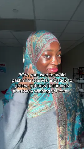 Jersey scarf with pashmina patterns?? 👀 #fyp #hijabi #pashmina #muslimtok #foryoupage 