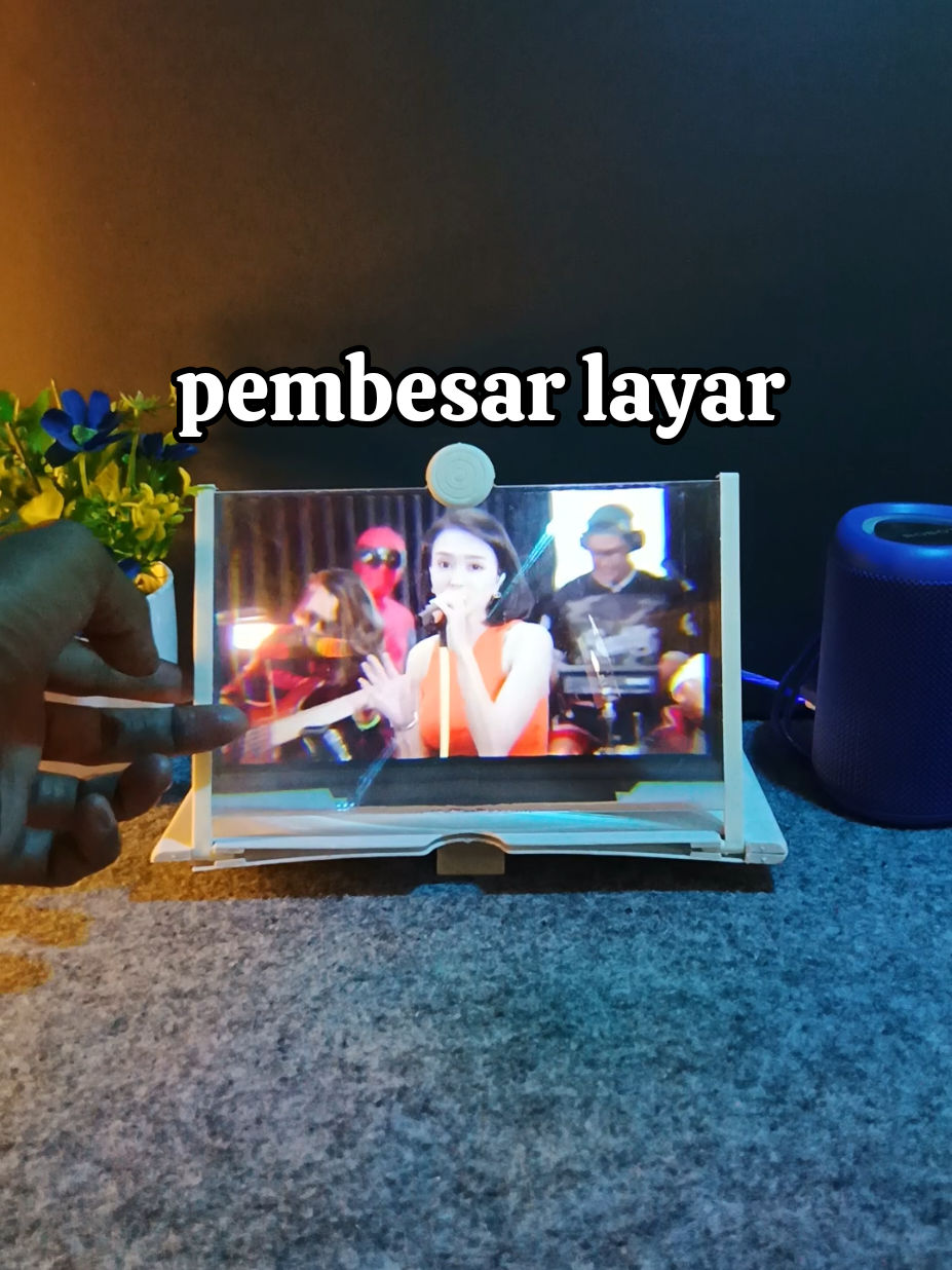 pake alat ini nonton flim jadi seperti tv tambah lebar dan luas.  #pembesarlayarhp #hp #pembesarlayar 