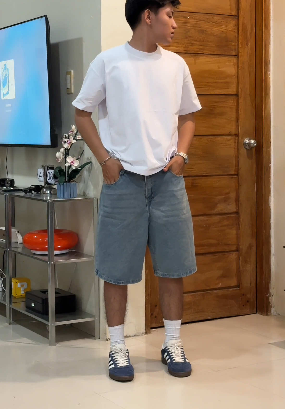 white tee #outfit #basicfit 