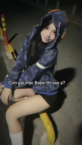 Phong cách BAPE không chỉ dành cho nam mà còn được các bạn nữ ưa chuộng và mặc rất cá tính! Khi con gái mặc BAPE, điều đó thường thể hiện một phong cách mạnh mẽ, tự tin, và phá cách so với trang phục nữ tính truyền thống. #bape #Streetwear #StreetStyle #xh #fyp 