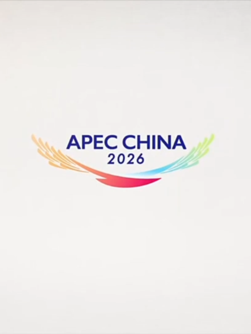 Năm 2026, Thâm Quyến! Trung Quốc sẽ lần thứ ba tổ chức hội nghị APEC Hội nghị Cấp cao APEC lần thứ 33 năm 2026 sẽ được tổ chức tại Thâm Quyến, Trung Quốc . Hẹn gặp Thâm Quyến   Phía Bắc Minh có cá Tên là Côn Khi hóa thành chim   Tên là Bằng Đại Bằng sải cánh Vượt gió bay lên chín tầng mây Tương truyền chim đại bằng nghỉ chân ở Thâm Quyến Nên nơi đây còn có tên gọi là Bằng Thành   Shenzhen, also known as the City of Peng, is named after the legendary bird Peng, which transforms from a giant fish, a transformation that mirrors the city’s own meteoric rise.   Thâm Quyến là con đẻ cải cách mở cửa của Trung Quốc Shenzhen owes its development to China’s Reform and Opening-up.   Ngày 26/8/1980, Hội nghị lần thứ 15 của Ủy ban Thường vụ Đại hội Đại biểu Nhân dân toàn quốc Trung Quốc khóa V quyết định thành lập Đặc khu kinh tế Thâm Quyến On August 26, 1980, at the 15th Meeting of its Standing Committee, China’s Fifth National People’s Congress approved the establishment of the Shenzhen Special Economic Zone.     Sản lượng container của cảng Thâm Quyến năm 2024 đạt gần 33,4 triệu TEU Shenzhen Port’s 2024 container throughput reached 33.4 million TEUs.   Cửa khẩu Thâm Quyến kết nối với các nơi trên thế giới, số lượng hành khách qua cửa khẩu này chiếm 40% hành khách cả nước Shenzhen’s border crossings handle 40% of China’s passenger traffic, linking the city to the world.   Thâm Quyến, một thành phố ở phía Nam tỉnh Quảng Đông, Trung Quốc, là một trong những thành phố trung tâm của Vùng vịnh Lớn Quảng Đông - Hồng Kông - Ma Cao, giáp Hồng Kông, Quảng Châu, Đông Quản, Huệ Châu và đối diện với Ma Cao, Châu Hải, Trung Sơn qua sông Châu Giang. Chỉ trong 45 năm, Thâm Quyến đã biến mình từ một thị trấn biên giới nhỏ và lạc hậu thành một đô thị quốc tế hiện đại. Shenzhen, located in the south of China’s Guangdong Province, is a major city of the Guangdong-Hong Kong-Macao Greater Bay Area. It lies close to Hong Kong, Guangzhou, Dongguan, and Huizhou, and faces Macao, Zhuhai, and Zhongshan across the Pearl River. In just 45 years, it has grown from a small border town into a modern international metropolis.   Thâm Quyến có hơn 2,8 triệu doanh nghiệp và hơn 1,7 triệu hộ kinh doanh cá thể Shenzhen is home to over 2.8 million companies and 1.7 million self-employed businesses.   Thành phố đáng sống, dễ chịu và tiện lợi Thế giới băng tuyết Tiền Hải với sân trượt tuyết trong nhà rộng khoảng 100.000㎡. The indoor ski resort at Qianhai Snow World covers approximately 100,000㎡.   Thành phố tươi đẹp, xanh và carbon thấp Số lượng trạm sạc pin điện siêu nhanh ở Thâm Quyến nhiều 3,7 lần so với cây xăng Shenzhen has 3.7 times as many supercharging stations as gas stations.   Thành phố có sức chống chịu cao, an toàn, đáng tin cậy     Thành phố văn minh tôn vinh đạo đức, hướng thiện   Đến rồi thì là người Thâm Quyến, là biểu ngữ thành phố nổi tiếng gần xa “Once here, Shenzhener forever” is a well-known city slogan.   Nhà sách Vùng vịnh với diện tích kiến trúc 131,000㎡ The bay area bookstore has a floor area of 131,000㎡.             Thành phố trí tuệ tiện lợi, hiệu quả cao   Thâm Quyến không chỉ là một thành phố, mà còn là bức tranh mới về hiện đại hóa kiểu Trung Quốc, sẽ mang lại cơ hội mới cho thế giới. Shenzhen opens new prospects for China’s modernization and brings new opportunities to the world.     Năm 2026, Hội nghị Cấp cao APEC lần thứ 33 sẽ tổ chức tại Thâm Quyến, Trung Quốc. In 2026, the 33rd APEC Economic Leaders' Meeting will be held in Shenzhen, China.             Thâm Quyến ngày nay, trân trọng kính mời thế giới đến tham dự Today, this city sincerely invites the world to a shared celebration!   Hẹn nhau tại Thâm Quyến, cùng kiến tạo tương lai tươi sáng   Gather in Shenzhen to shape a better future!   Thâm Quyến chào mừng bạn Welcome to Shenzhen