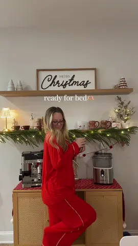 the christmas season really does make me the happiest🥹 prepare to be sick of me❤️ #bedtime #MomsofTikTok #christmastime #holidayseason 
