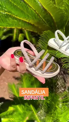 Dê uma olhada em Sandália Infantil Feminina Brilho Strass Menina Delicada Leve Confortável Tratorada 20 ao 27 Ugui por R$37,90 - R$39,90. Compre na Shopee agora! . . Gostou do produto??? ➡️ Posso te enviar o LINK❓️