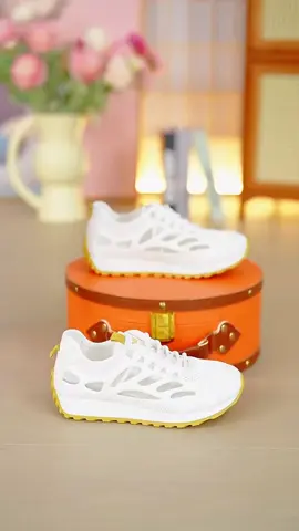 #sepatuwanita #sepatusneakerwanita #sepatuolahraga #sepatuolahragawanita 