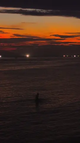 Thật lạ, con người ta đôi khi lại nhớ những điều mà lý trí không cho phép, muốn quay về một khoảnh khắc biết chắc sẽ chẳng bao giờ trở lại... #dulich #hoanghon #binhminh #tamtrang #daophuquy 