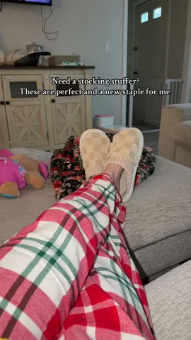 Click the orange cart to grab a pair! #affordablefashion #affordablegifts #christmas #stockingstuffer #fashion 