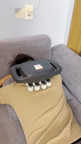 Anh chị nào đau lưng, mỏi cổ vai gáy, sắm ngay em máy mát xa này nha. Đảm bảo khoái lắm luôn #emthuytaphoa76 #xuhuong #maymatxacamtay #maymatxacovaigay #maymatxavtt 