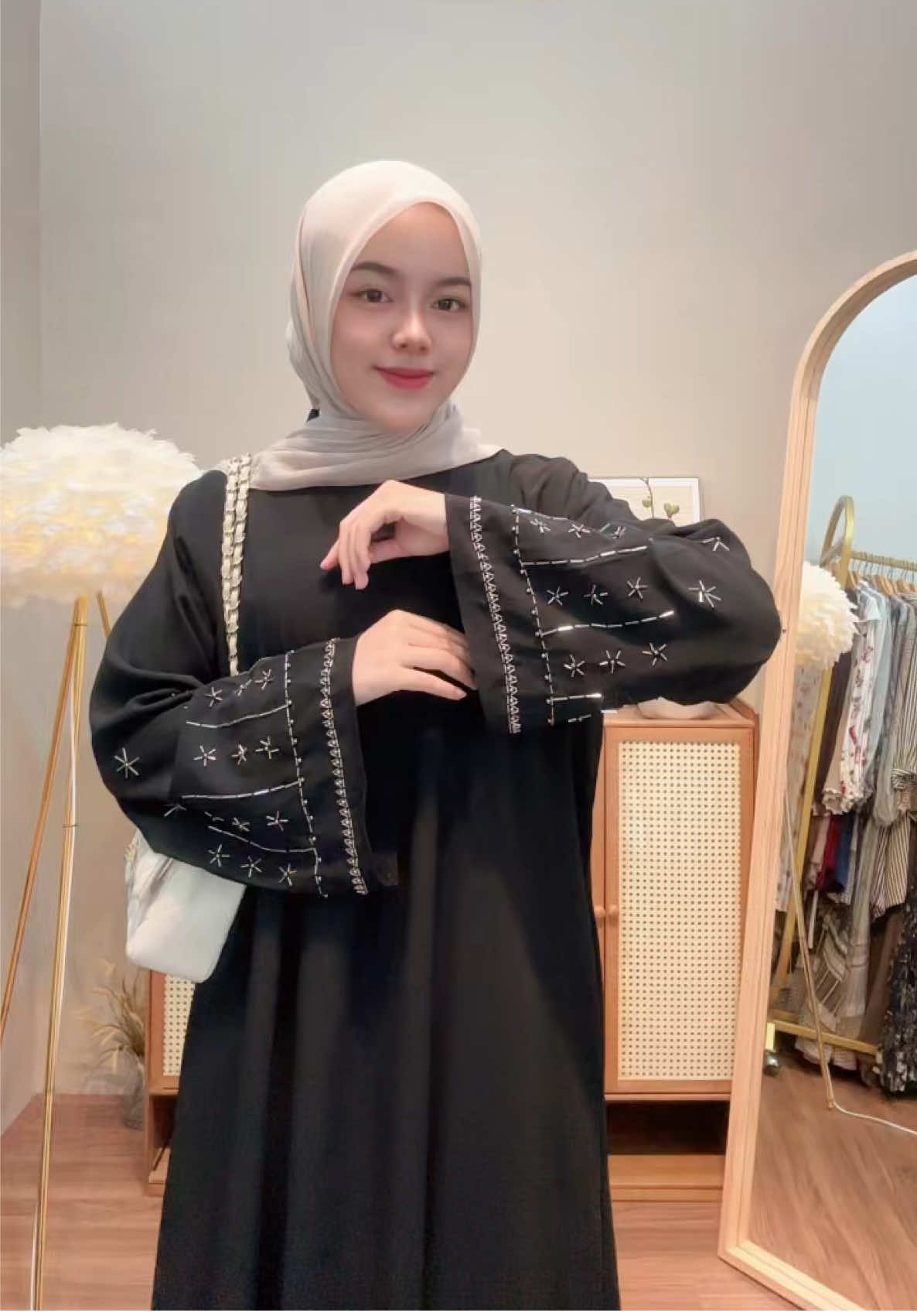kasfia abaya warna paling best seller ni guys🥰 ##OOTD##fitchecks##abaya##tryon##fyp