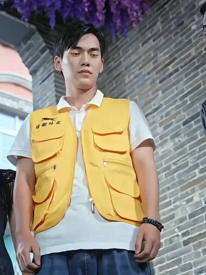 កំពូលមនុស្សកែវភ្នែកពិសេស