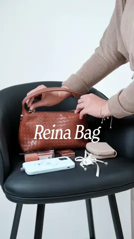 Reina Bag absolutely stunning✨ Live Schedule Senin-Jumat 09.00-21.00 WIB Sabtu 10.00-16.00 WIB #tinyblack #taswanita #bag #localbag #localbrand 