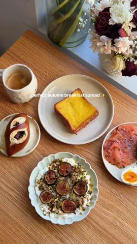 carmelized fig yogurt bowl 🥰🍁🥐 bread from evae from @sayweee_official, my favorite asian grocery delivery platform - get on it if you haven’t yet!! 