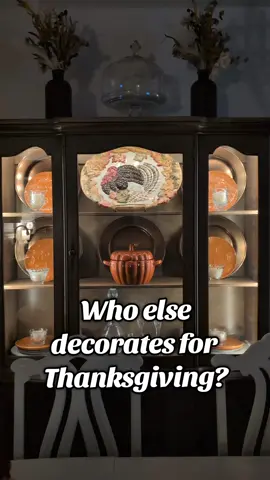 Raise your hand if you also decorate for thanksgiving 🙋🏼‍♀️ #thanksgiving #thanksgivingdecor #estatesale #thrifting #holidaydecorating g 