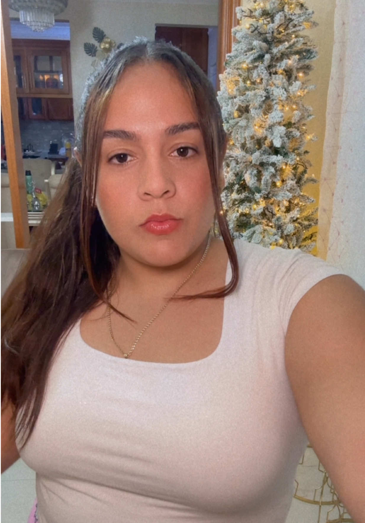 Solo yo posando sola y la cámara grabando 🫣✨ #fyp #parati #random #trending #tiktokfun  ”