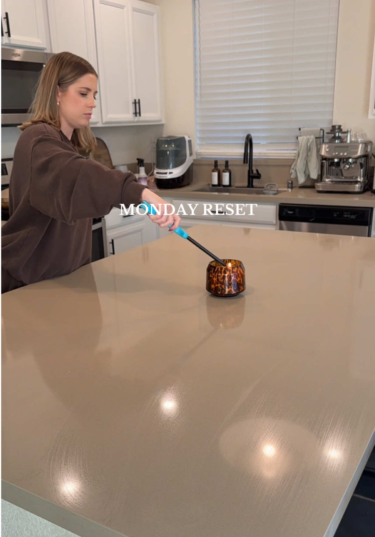 Monday reset!! 🧼🧹 #resetroutine #CleanTok #cleaningmotivation #cleanwithme #resetwithme 