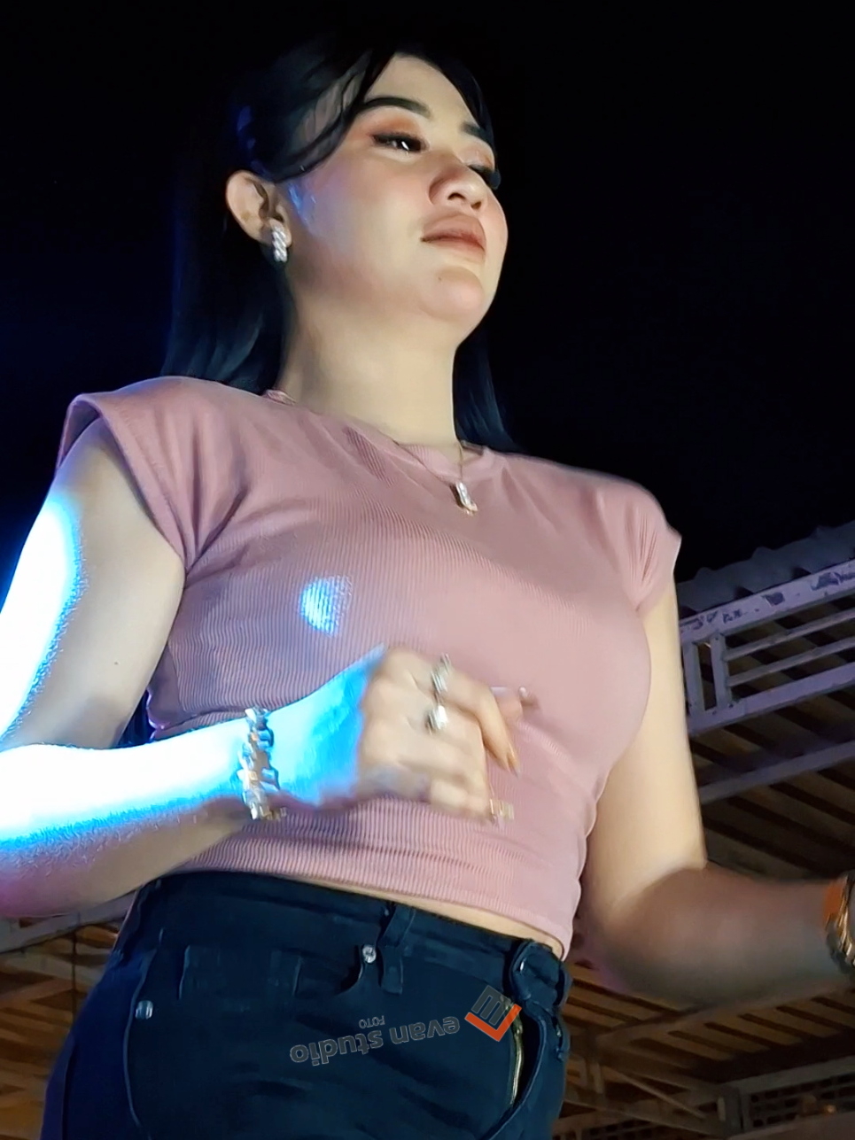 pelan tapi pasti... iki lo pinky angela idolamu💃💃💃 @pnkyangl  •••••••••••••••••••••••••••••••• ○○○○○○○○○○○○○○○○○○○ #soundkarnavalindonesia #desiafrika #ichachellow #dancerhoregviral  #ratufunkot                 