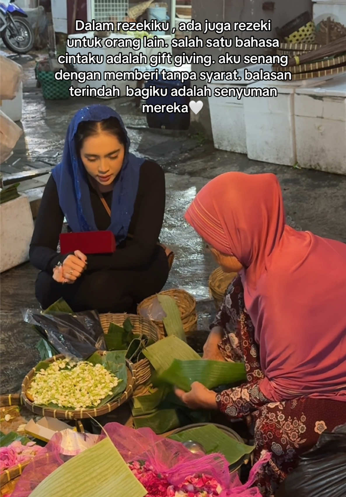 sedekah yang tidak berpotensi menyakiti hati orang yang di sedekahi adalah dengan cara membeli dagangannya ✨🌻 #masyallahtabarakallah  #shareingiscaring