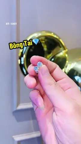 Bông Tai ĐínhKim Cương Đơn Giản Nhẹ nhàng Rất tôn viên chủ💎💎💎#tâmluxury #kimcuonggiatot #kimcuongthiennhien #sangtrongquyphai #xuhuongtiktok  