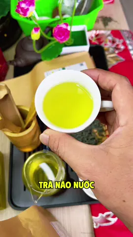 Trà nõn tôm hải hạng Thái Nguyên nước xanh, chát dịu, hậu ngọt 🍵 - Em mời các các dùng thử dòng trà ngon trứ danh của Thái Nguyên 🍃 - Trà thu hái 1 tôm và 2 lâ nõn, cánh trà nhỏ xoăn đều, trà có vị chát dịu, hậu ngọt êm sâu. - Khi pha trà toả ra hương cốm non đặc trưng của dòng trà ngon, màu nước trà trong xanh ánh vàng 🍵 #trathainguyen #chethainguyen #tratancuongthainguyen #trangon #tranontom 