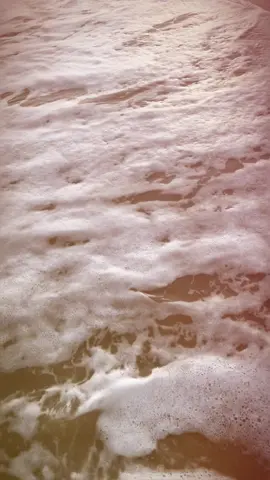 trong cuộc đời , ai rồi cũng sẽ gặp những lúc mưa gió bão bùng, ai rồi cũng có lúc thấy đời chênh vênh tăm tối . khi ấy ,đừng vội oán than trách hờn, mà hãy mong bản thân đủ bản lĩnh, đủ mạnh mẽ để vượt qua tất cả … có những chuyện dù muốn dù không cũng đã xảy ra, hãy tự mình chấp nhận và im lặng cố gắng để không gục ngã… bởi làm gì có nơi nào để che chắn có ai đâu ở phía sau làm điểm tựa Cho chúng ta đâu chúng ta sống không thể làm hài lòng cho tất cả, nên hãy chọn cách sống mà bản thân cảm thấy hài lòng vui vẻ là được được mất trên đời điều có sự an bài của số phận, dù có ra sao cũng bình thản đón nhận, dù là trời mưa hay nắng thì cuộc sống này vẫn diễn ra 1 cách tốt đẹp …❤️🩹