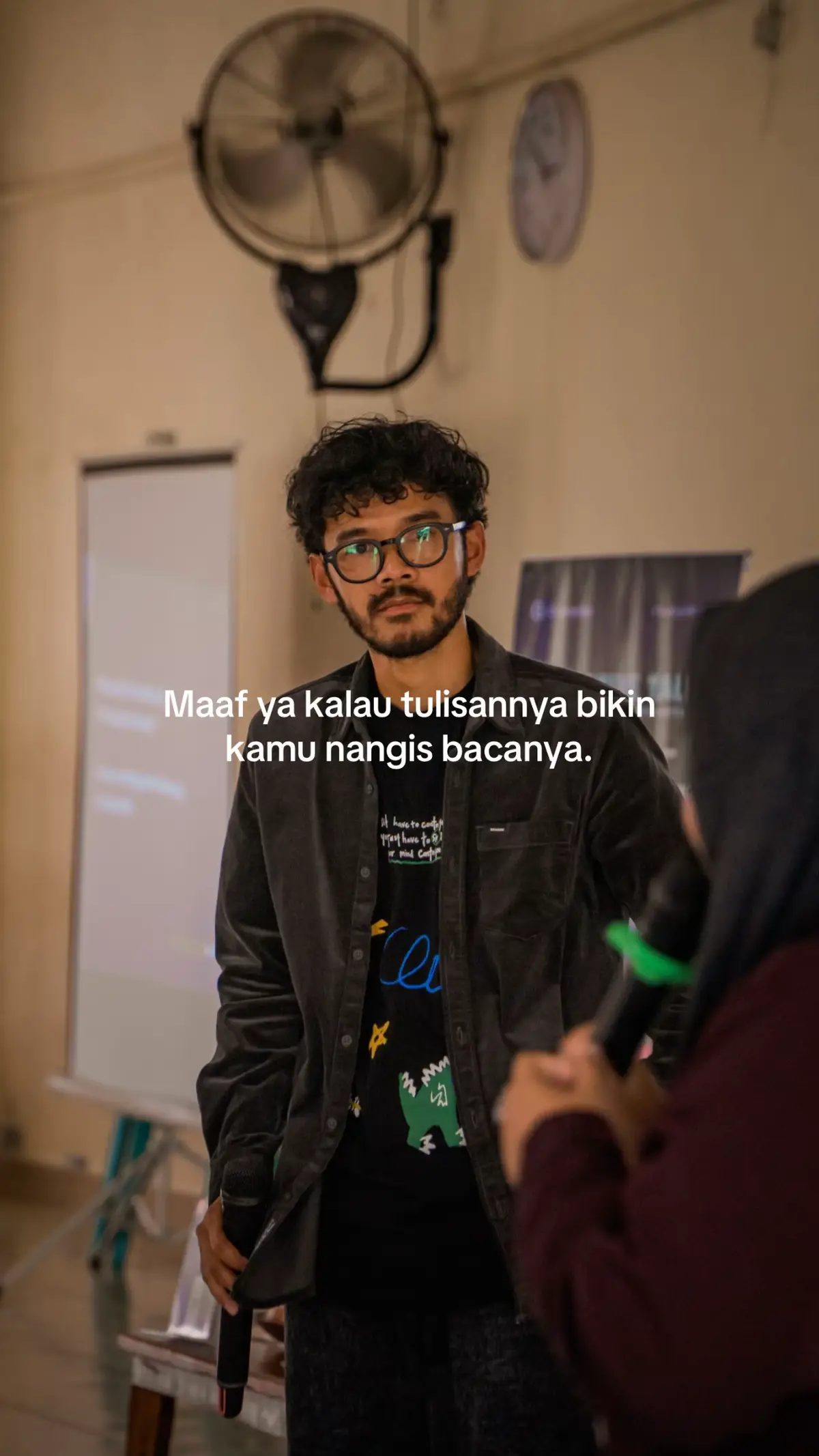 Buku utuh tapi tidak cemara sudah ada di showcase atau gramedia terdekat ya .. #utuhtapitidakcemara #maskokoganteng 