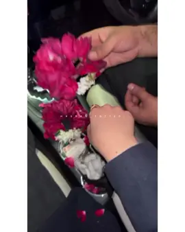 میں چاہتا ہوں ہماری ملاقات میں کوئی خلل نہ ہو اس لیے تمہارے لیے گجرے لاؤں گا کہ چوڑیاں شور کرتی  ہیں . . . Couple Video Couple Status Couple Goals Love Video Love Status Couple Poetry  1000 million viral video  1000 million views video Gajry video  . . . #hassan_edits01 