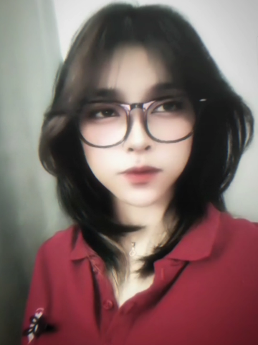 awww, kakak cantik banget sihhh 😖>< - - - - mine/@ナナ  #shorthair #wolfcut #girlhairstyle #hairstyle #fyp 