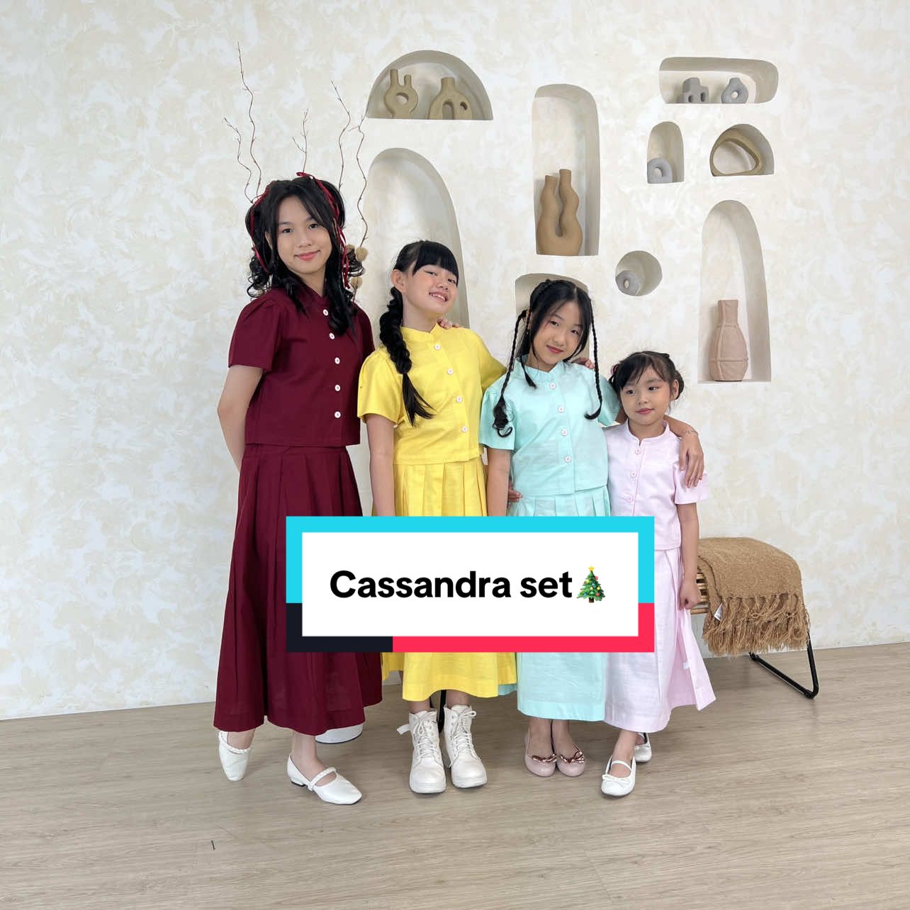 Cassandra Set siap nemenin Christmas OOTD si kecil biar makin gemes & festive! 🎄💖 #ootdanakperempuan #ootdanakcewek #queenkids #christmas2025 #christmas 