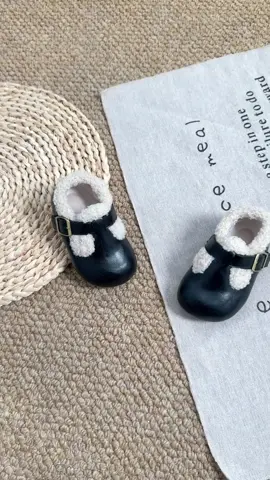 Giày lót lông cho bé #giaychobe #giaydepxinh #embe #thoitrangtreem #thoitrangchobe 