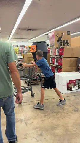 Deer curn.. #heelys #deerseason #atwoods #outdoorkids 