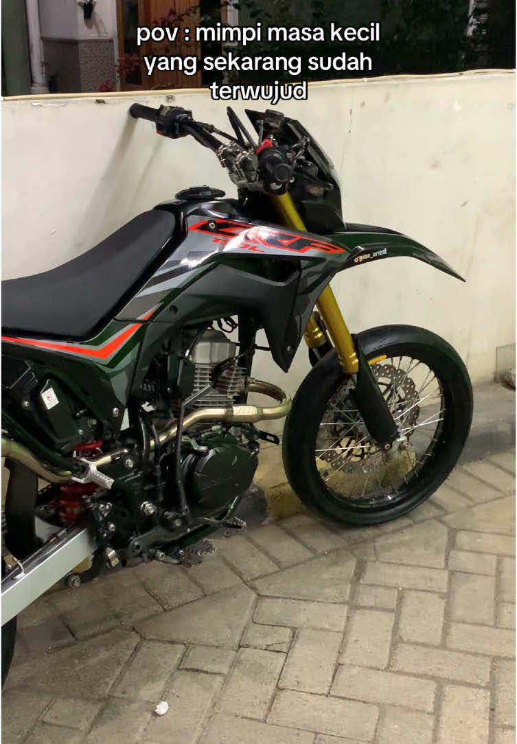 mimpi aku 8 tahun yang lalu liat motor trail☺️ #crf 