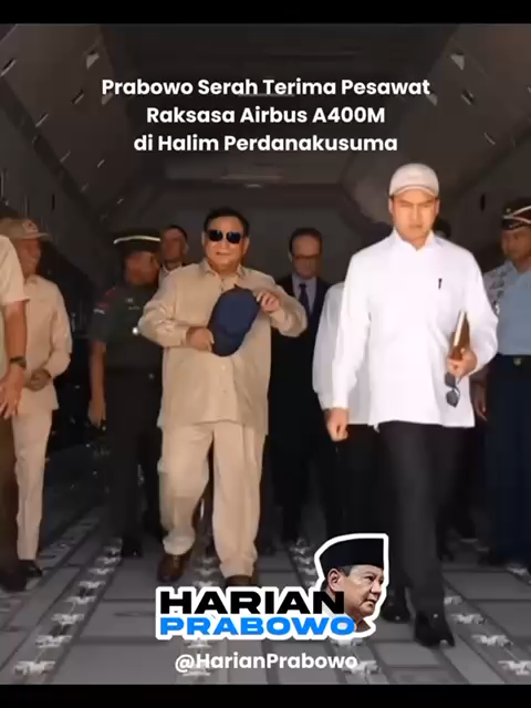 Presiden RI Prabowo Subianto secara resmi melakukan serah terima pesawat angkut raksasa Airbus A400M di Lanud Halim Perdanakusuma. Kehadiran pesawat ini menandai langkah besar dalam memperkuat armada pertahanan sekaligus mendukung misi kemanusiaan Indonesia. #fyp #presiden #prabowo #prabowosubianto