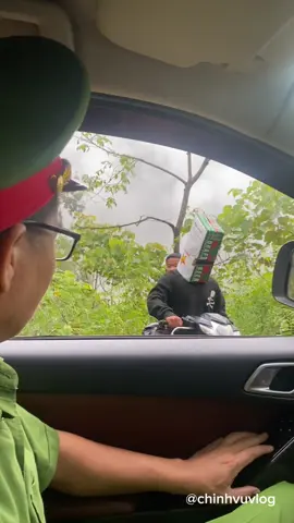 Không gì là không thể với sự sáng tạo của đồng bào ta. Đang trên đường đèo gặp cảnh này thì thật là chill! #chinhvuvlog #vianninhtoquoc🇻🇳🇻🇳🇻🇳 #biengioi ##tâybắc #vedepnguoilinh @Hạt Đậu Xanh 