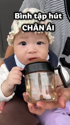 Chiếc bình tập hút nước “ chân ái” của em bé 😂 #chuyencuaduyen #binhtaphut #binhheorshe 