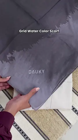 Siapa yang suka banget pake hijab motif Dauky Friends?😍  #OOTDauky #OwnYourVibe #Dauky #Tunik  