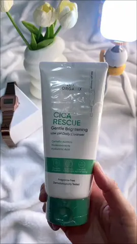 Gentle cleanser that is suitable for sensitive and dry skin.It removes impurities and excess sebum while maintaining skin's ph balance.#luxeorganixcica #luxeorganixcleanser #cleanser #fyppppppppppppppppppppppp #trending 