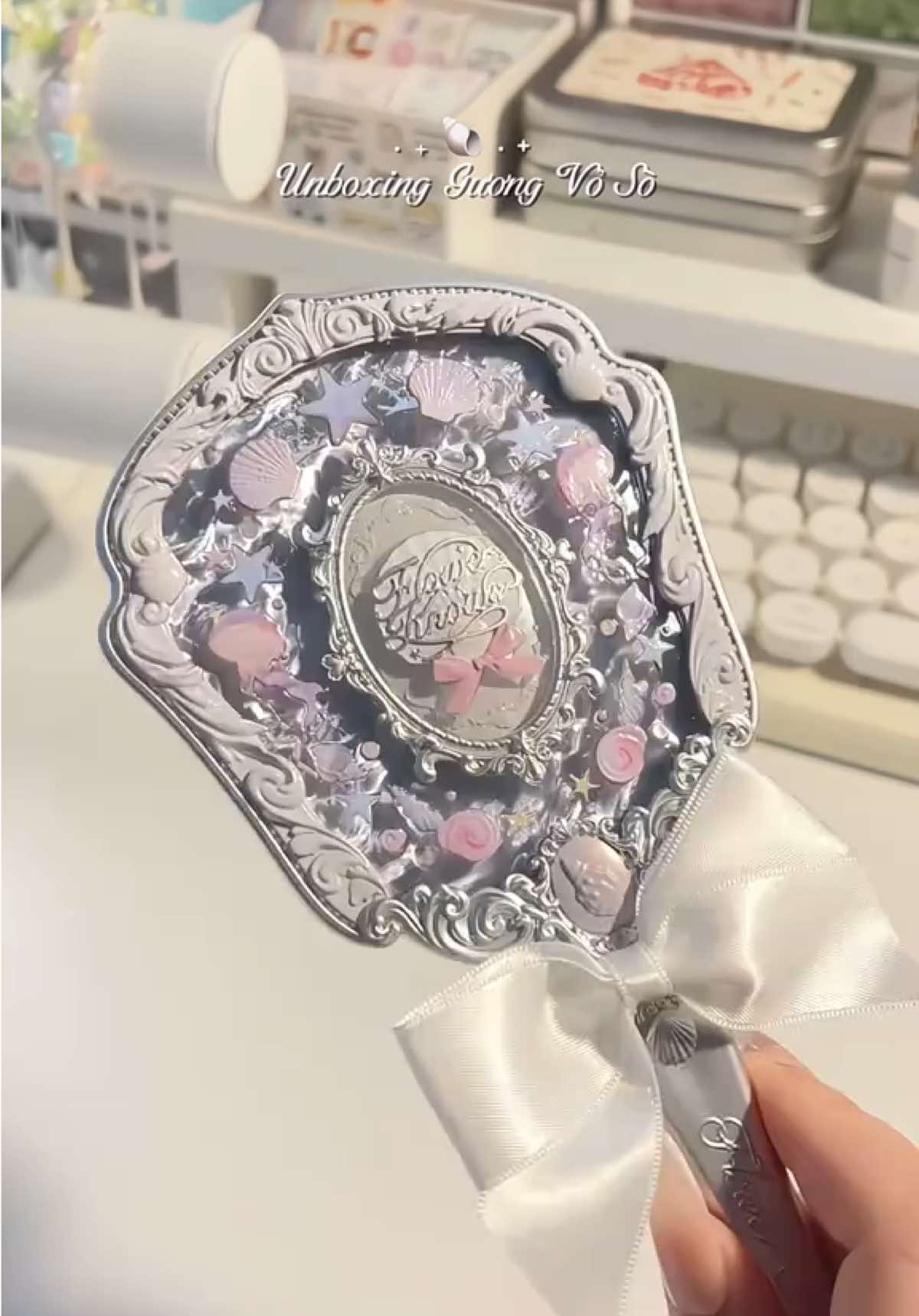 Gương xinh gương đẹp 🩷 #flowerknows #guongcamtay #giftbox #xuhuong #fyp 