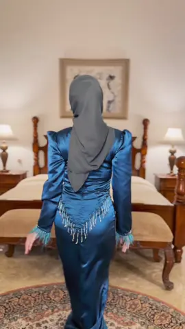 Warna baru emerald sudah bisa diorder yaah bestie #fyp #fypage #berandafyp #dresskondangan #dresspayet 