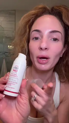 Take it from a Master Esthetician.. SPF isn’t just for summer. UV Daily Hydration+ SPF 50 from @EltaMD Skin Care , the #1 dermatologist-recommended professional sunscreen brand, gives you that extra level of moisture your fall skin craves!! #EltaMDPartner #creatorsearchinsights 